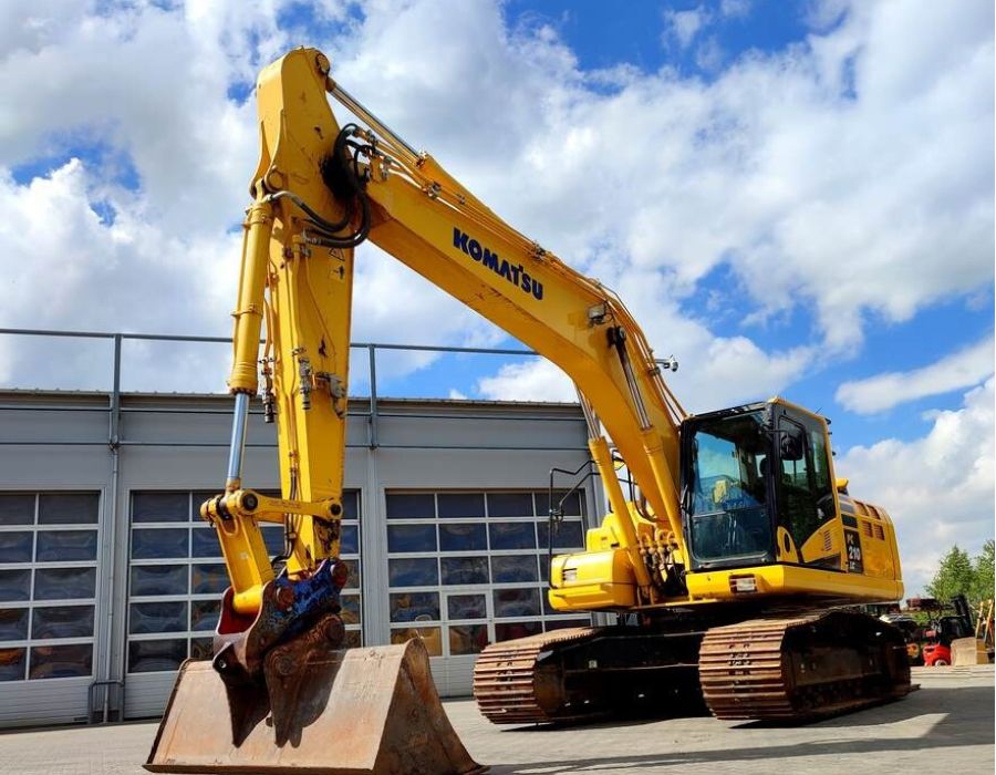 Komatsu PC 210-11