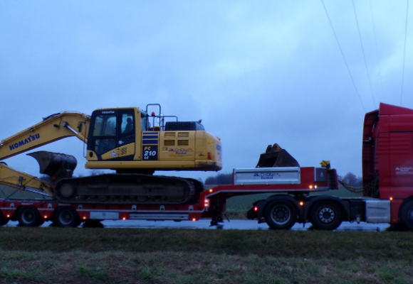 Transport koparki gąsienicowej KOMATSU PC 210