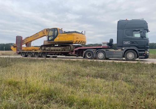 Transport koparki gąsiennicowej Doosan DX300LC w wersji long