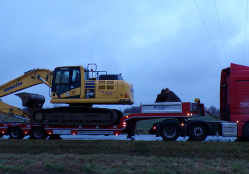 Transport koparki gąsienicowej KOMATSU PC 210